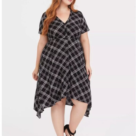 718-9 Torrid Plaid Button Front Challis Shirt sharkbite hem Dress Size 2 18/20 - Picture 2 of 16